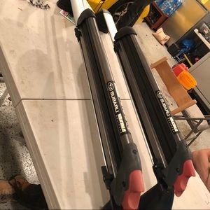 Ski/snowboard roof rack